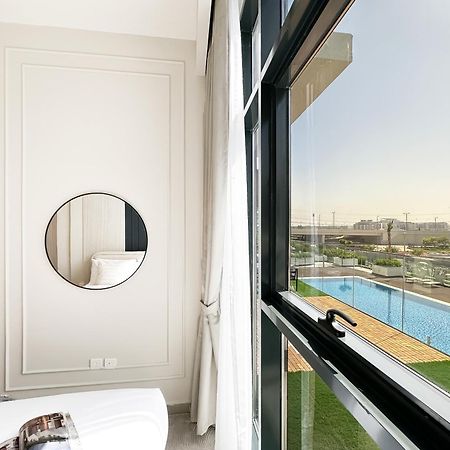 Apartamento Exquisite 2Br Oasis W Pool View In Meydan Dubái Exterior foto